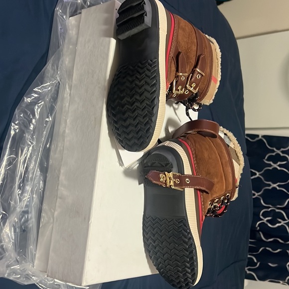 Burberry girls shearling boots - Picture 6 of 8